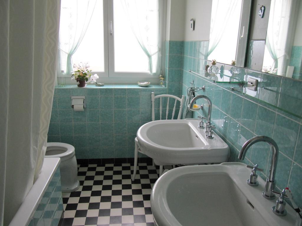 Chez Jean Et Daisy Bed & Breakfast Riehen Bagian luar foto
